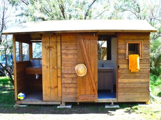 Premium pakket : Freecamp kampeerplaats met elektriciteit