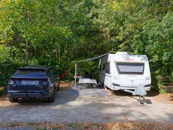 Paquete Confort 1 a 2 personas con Caravana + 1 vehículo + electricidad 16 A