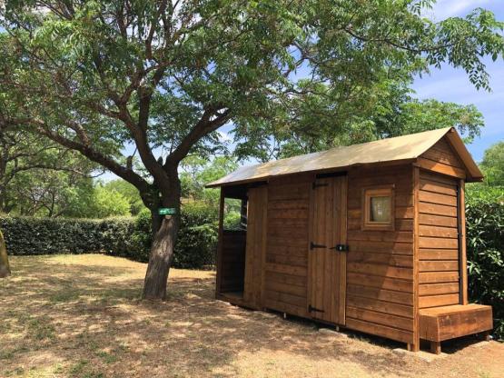 Paquete Freecamp (1 tienda, caravana o autocaravana / 1 coche / electricidad 8A con cocina y aseos individuales)