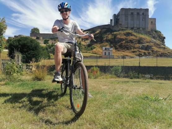 persona + parcela + vehículo (s) + electricidad