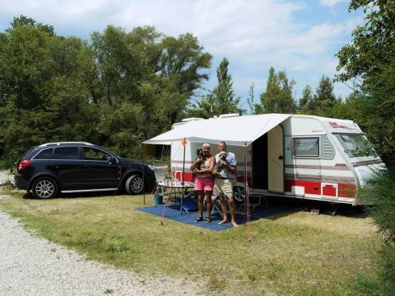 Forfait: Parcela + 1 coche + caravana o tienda