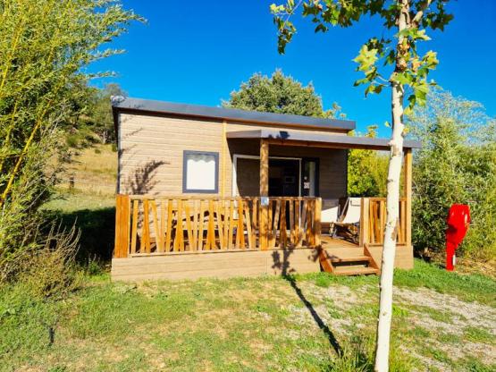 Chalet Premium 28m² 2 habitaciones/ Terraza semi-cubierta / aire acondicionado/ TV