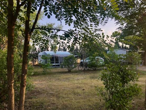 Parcela XXL GRAND ESPACE (200m²) + coche + Electricidad 6A