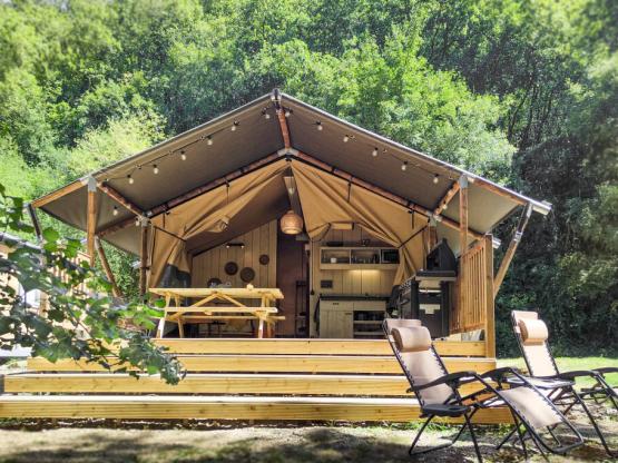 Safari Tent, 40m2, 4 persons with private sanitary facilities.