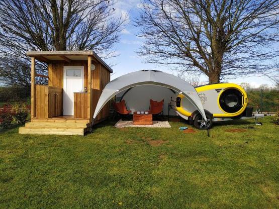 Parcela Luxe con conexión eléctrica de 10A e instalaciones sanitarias individuales