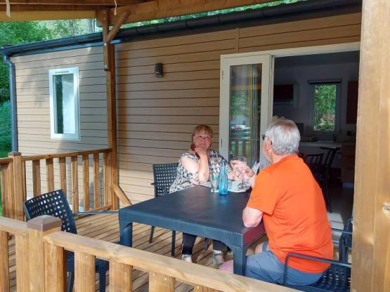 Mobilheim Life Confort PMR 32m² - 2 Schlafzimmer + überdachte Terrasse 18m² + 2 TV