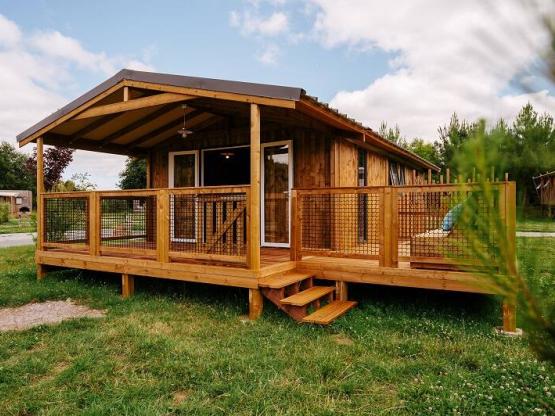 Cabin Lodge VIP 43m² (2 slaapkamers - 1 badkamer) inclusief overdekt terras