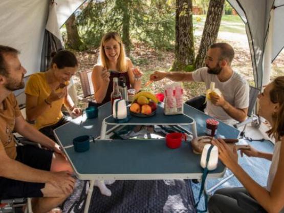 Tienda lista para acampar sin sanitarios