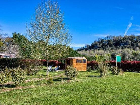 Stellplatz Premium Freecamp Guinguette -mit Sanitäranlagen