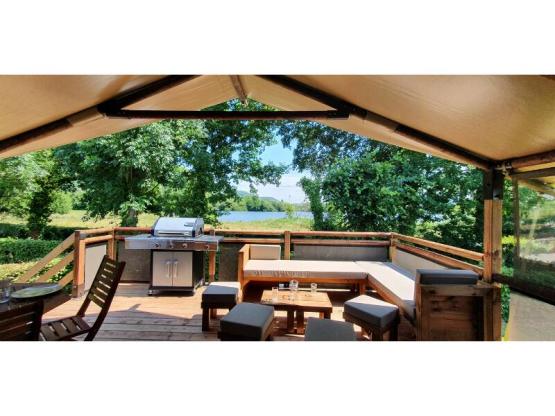 Furnished comfort lodge 32m² - sanitary facilities - large covered terrace facing the ponds and BBQ
