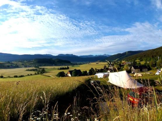 PANORAMIC pitch - 120 m² (sunny - guaranteed view) - including 2 people + electricity