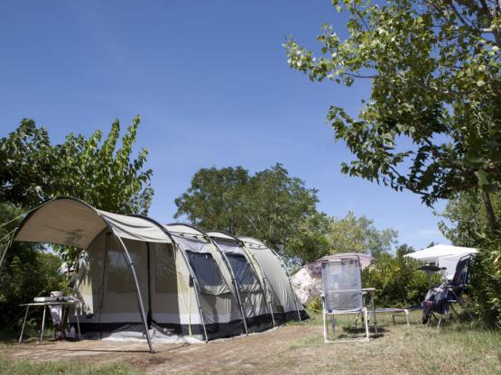 Pitch ** Plage for tents