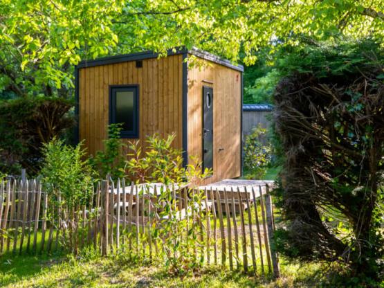 Parcela con instalaciones sanitarias privadas