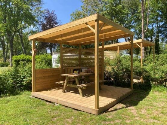 GEZELLIGE PLAATS MET PERGOLA TUINMEUBELEN KOELKAST KEUKEN - 4pax