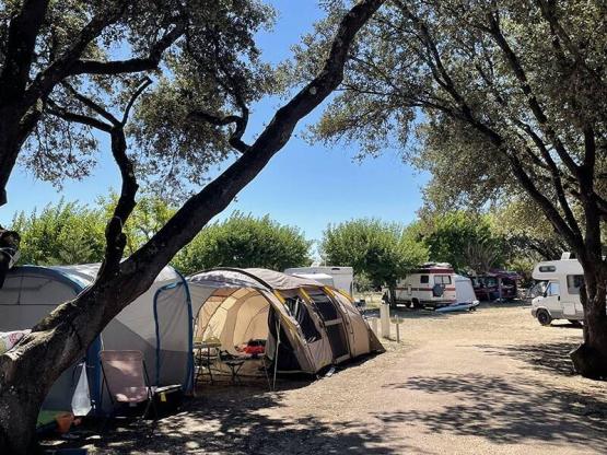 Pauschale Stellplatz + 1 Auto + 1 Zelt oder Wohnwagen