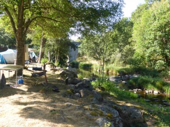 Paquete Rivière : Parcela + Coche + tienda / caravana / autocaravana