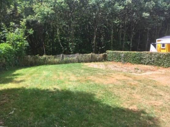 PARCELA EN ESQUINA - Electricidad 16A + Agua + Inodoro y drenaje de aguas grises