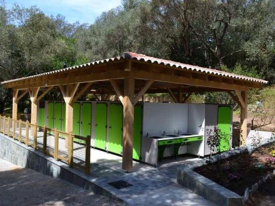 Parcela pequeña: coche + tienda + electricidad