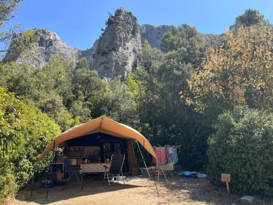 Pitch nature medium for tent/van <6m (without electricity)