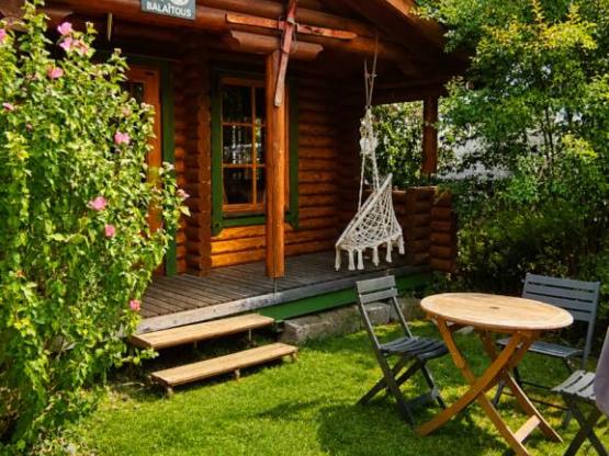 Mountaineer's chalet-  2 bedrooms = sheets +towels + cleaning