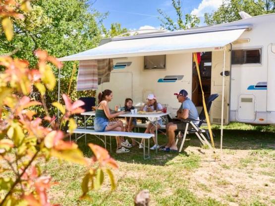 Pitch: motor home + electricity + water