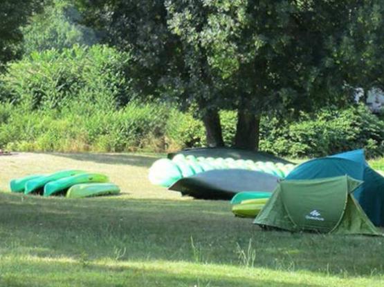 Parcela Especial excursionista andando o ciclista con tienda