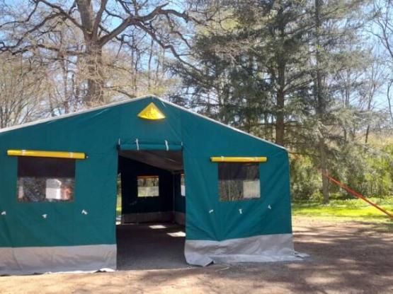 Parcela "Confort" para un grupo (1 tienda marabú de 14 camas + 1 tienda barnum) -