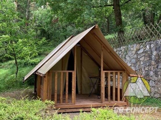 Tienda con caja para bicicletas