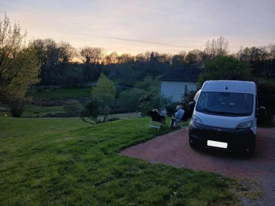 Pitch PLUS: 1 motorhome or 1 caravan with electricity