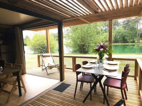 Chalet Premium con Vistas Panorámicas al Estanque