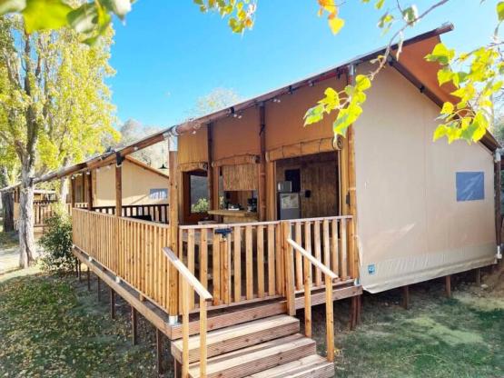 Glamping Lodge PREMIUM 34m² - 2 habitaciones - TV - aire acondicionado - terraza cubierta -