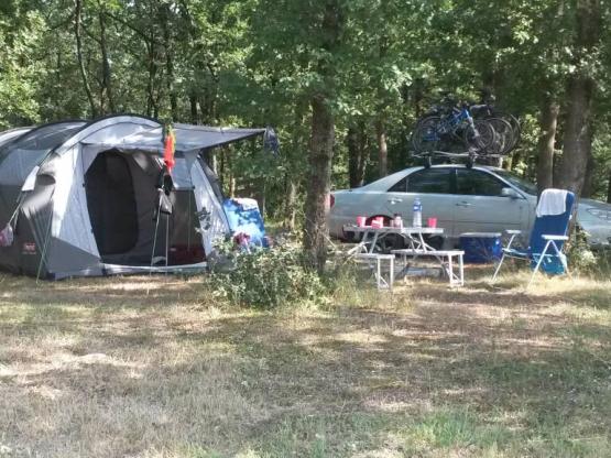 Parcela NATURE sin electricidad : coche + tienda o caravana