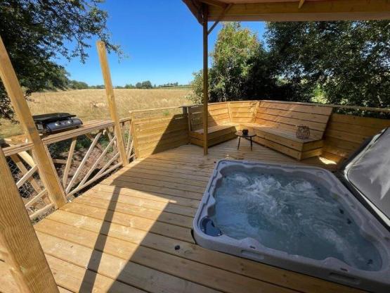 Mobile-home « PREMIUM » 3 bedrooms TV with *SPA*,  air conditioning, tv