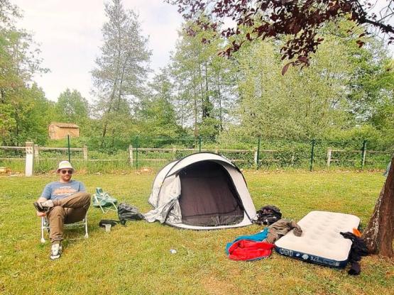 Emplacement randonneur, cycliste, mobylette, moto