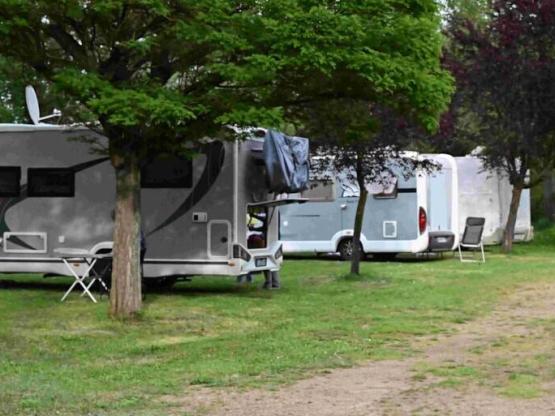 Emplacement spécial camping-car, branchement (en option), sans accès piscine