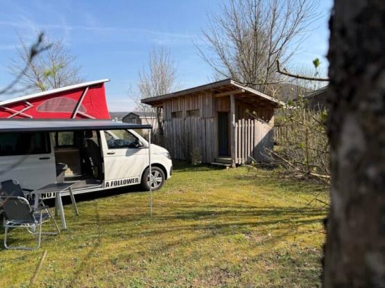 Forfait Plénitude : 2 pers. + Sanitaire individuel + toilettes sèches + voiture + électricité/120 m²