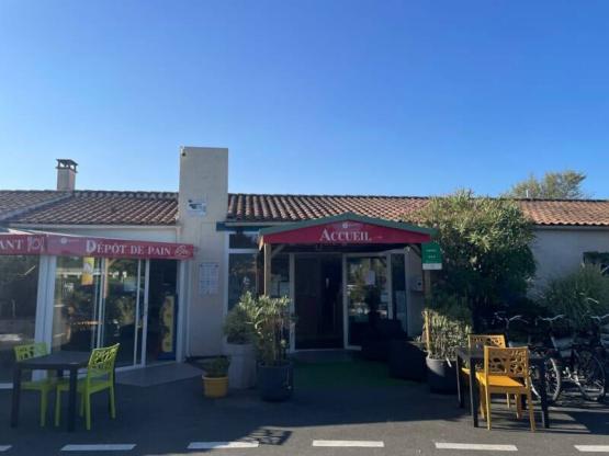 Paquete parcela + 1 vehículo + tienda o caravana