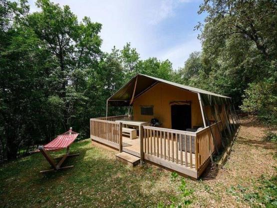 GRAND ROC 50 m² lodge tent with bathroom facilities