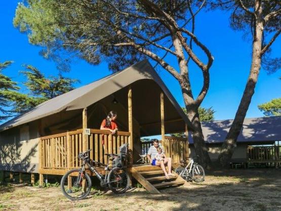 NEU // Tente Lodge Confort ohne Sanitäranlagen – 2 Schlafzimmer