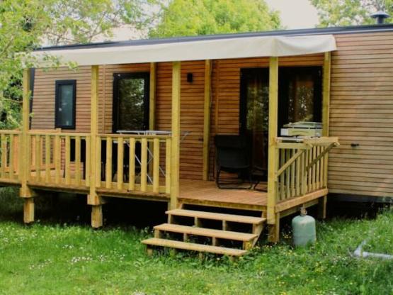 Mobil-home PREMIUM (33m²) , 2 chambres, clim, TV, Lave-vaisselle, terrasse, lit Queen Size
