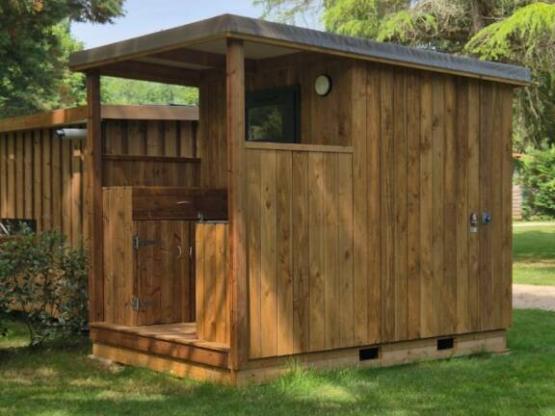 Premium pitch for tents, caravans and motorhomes with private bathroom facilities and kitchen area
