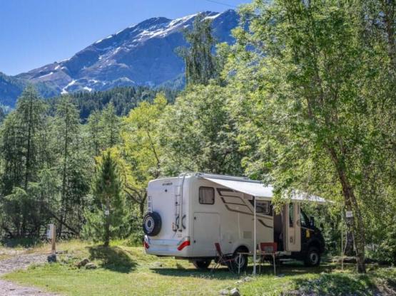 Paquete para 2 personas + parcela para caravana o autocaravana