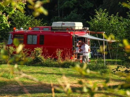 C012 Emplacement caravane + voiture + electricité