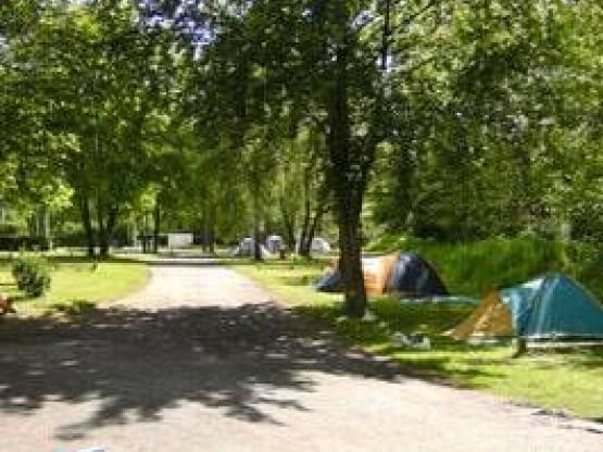 Parcela para tienda de campaña + coche o autocaravana