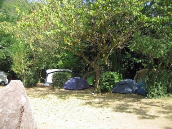 Paquete «Confort» a orillas del río - Solo tienda de campaña (2 unidades) - electricidad + agua