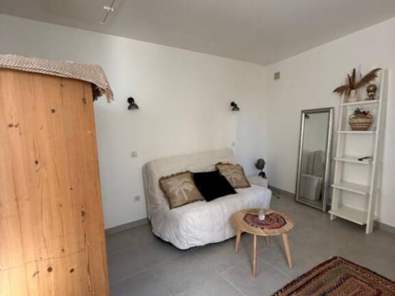 Alquiler de un estudio en la planta baja del Mas
