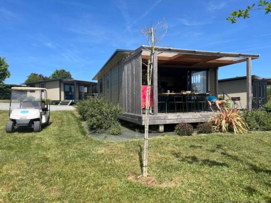 Chalet EVASION: 2 dormitorios + TV + terraza cubierta + lavavajillas + 1 conexión wifi SS