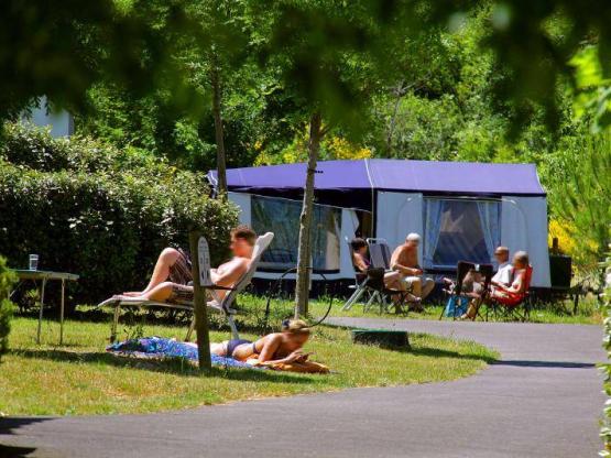 Pauschale: Stellplatz 1 Auto + Zelt oder Wohnwagen + Strom 10A