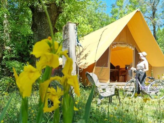 Tienda amueblada 'Canvas ans Wood' 24m² / 2 habitaciones - sin sanitarios