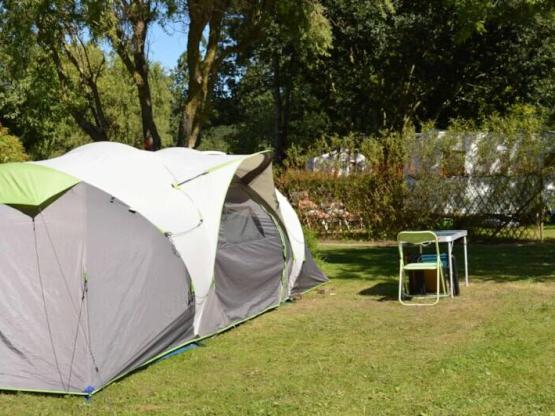 Parcela Nature (1 tienda, caravana, autocaravana / 1 coche)
